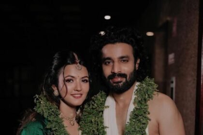 The Moment Captured By - @momentssbyelementricxMakeup - @ashif_marakkar Groom makeup- @groommakeup_bloomsmakeover Draping - @draping_damini Costume - @mayoohka_by_aiswarya_baiju #aparnadeepak #aparnadeep